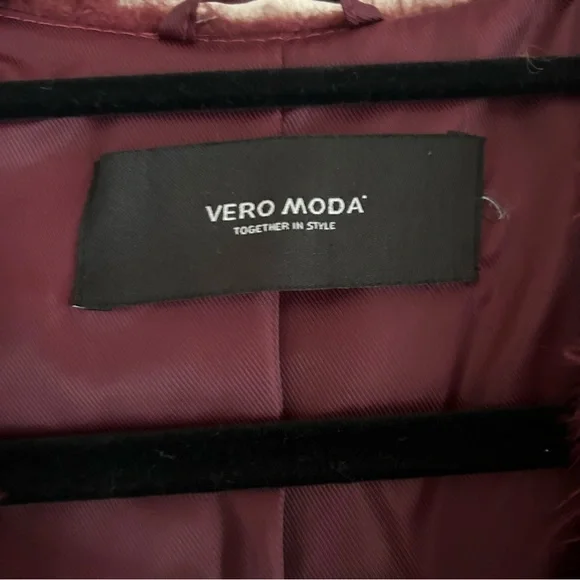 Vero Moda Faux Fur Jacket Burgundy Size S - Picture 2 of 4